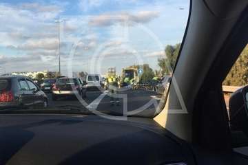 Un motorista se fractura una pierna en un accidente en la GC-1, a la altura de La Mareta (Foto TA)